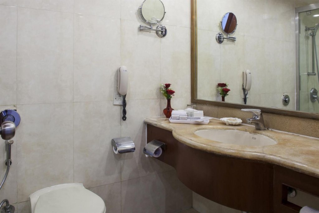 Фото Hotel The Royal Plaza