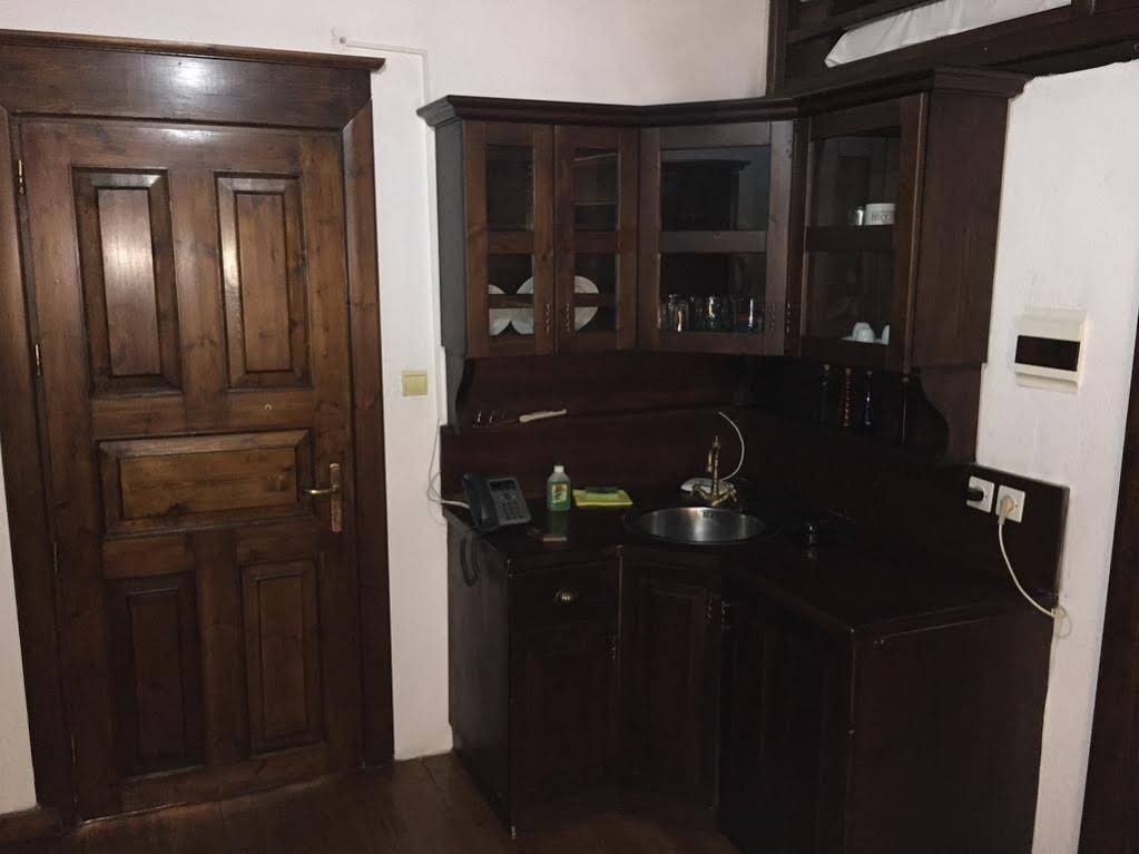 Фото Oikoperiigitis Hotel