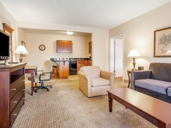 Фото Quality Inn & Suites Airport