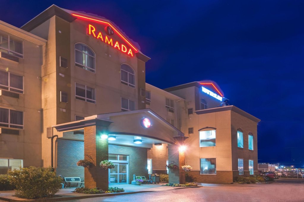 Фото Ramada by Wyndham Airdrie Hotel and Suites