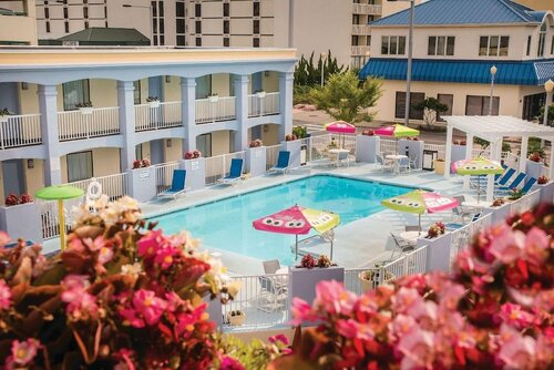 Гостиница Ramada Plaza by Wyndham Virginia Beach в Вирджиния-Бич