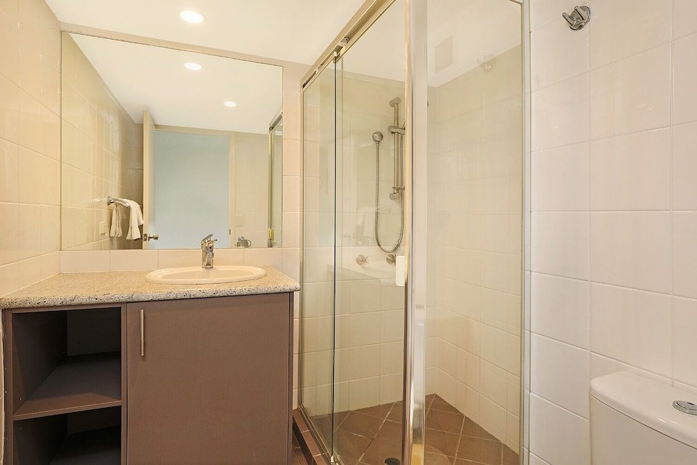 Фото Spinnaker Apartments