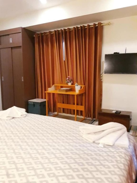 Фото Tess and Tessha Condotel near T3 Airport