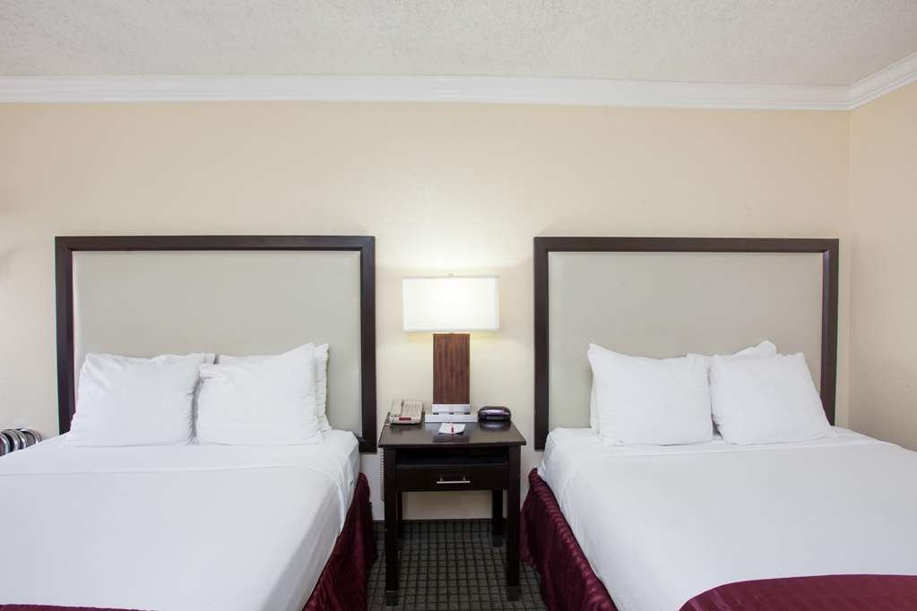 Фото Capri Suites Anaheim