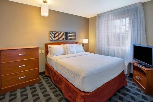 Фото TownePlace Suites by Marriott Detroit Dearborn