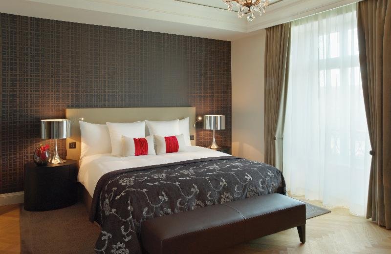 Фото Hotel Schweizerhof Bern & SPA