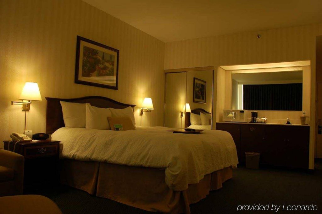 Фото Hampton Inn by Hilton Ottawa