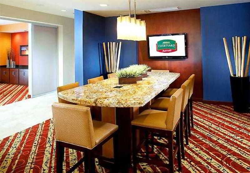 Фото Courtyard by Marriott Hamilton