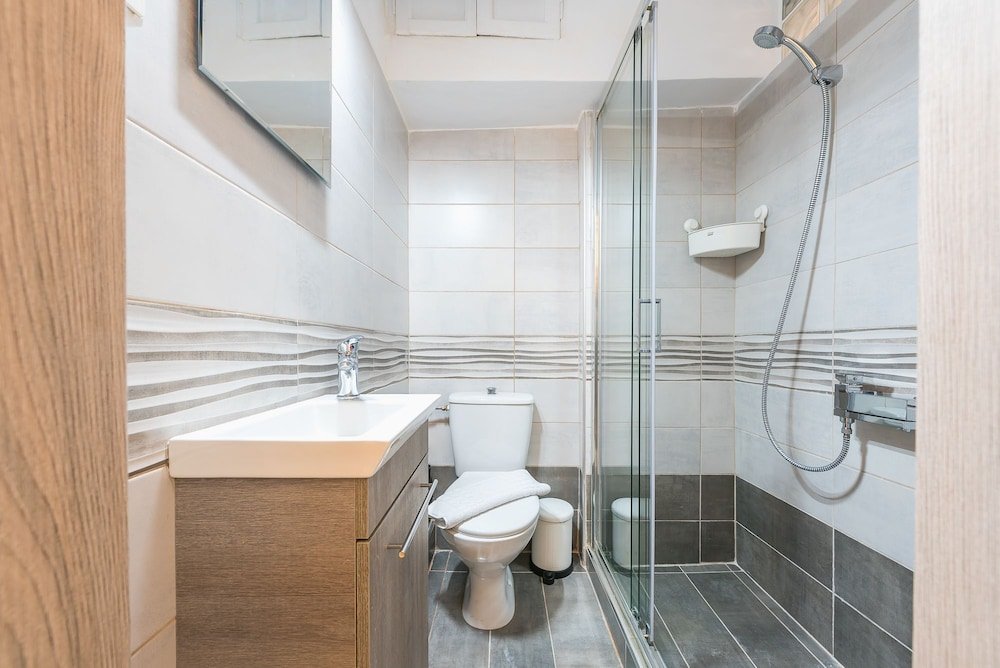 Фото Welcoming Koukaki Home by Cloudkeys