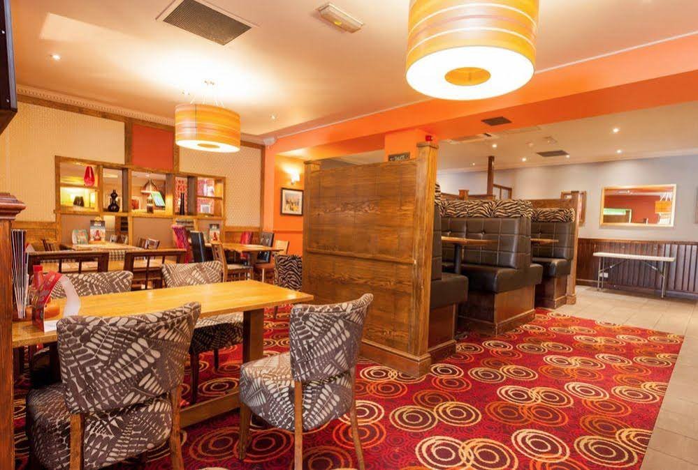 Фото Farmhouse Innlodge by Greene King Inns