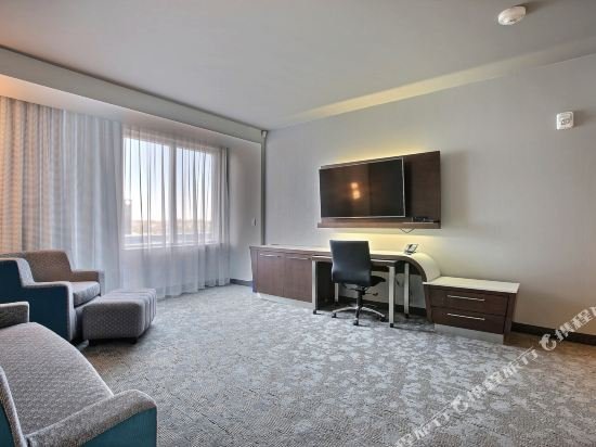 Фото Courtyard by Marriott Montreal Brossard