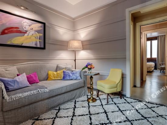 Фото Singer Palace Hotel