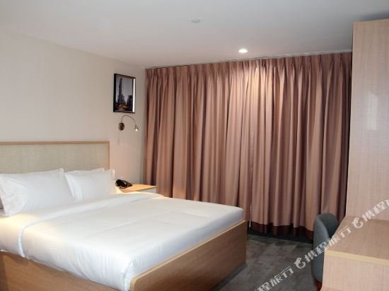 Фото Lic Plaza Hotel