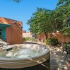 Amor - Historic Adobe in the Heart of The Railyard and Downtown Santa Fe, Hot Tub