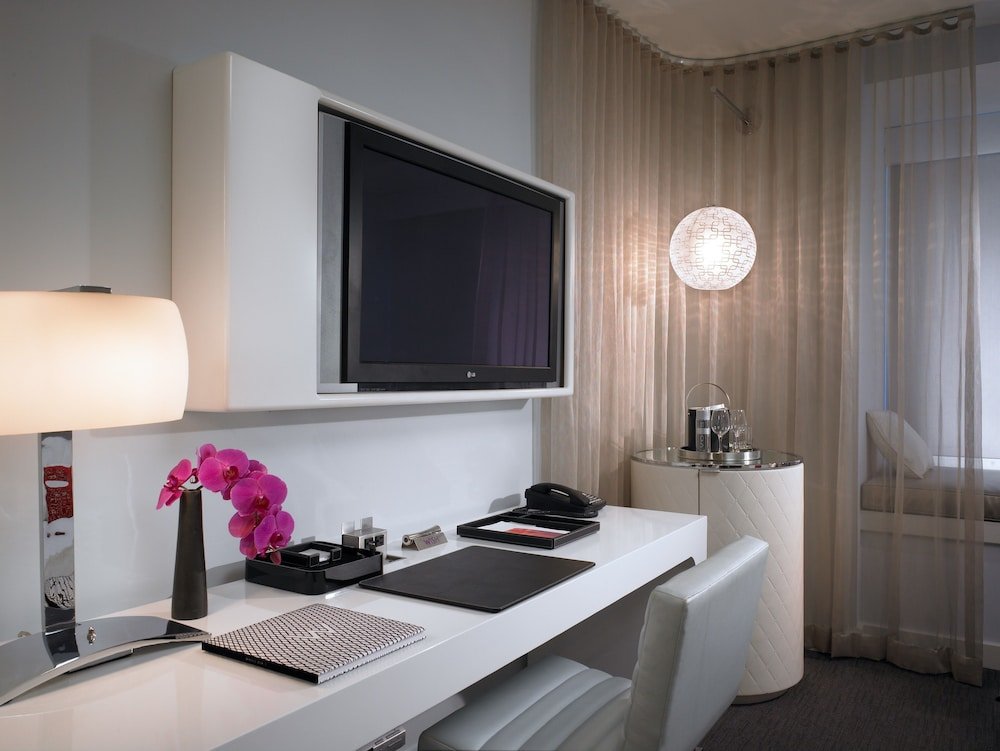 Фото W Hollywood