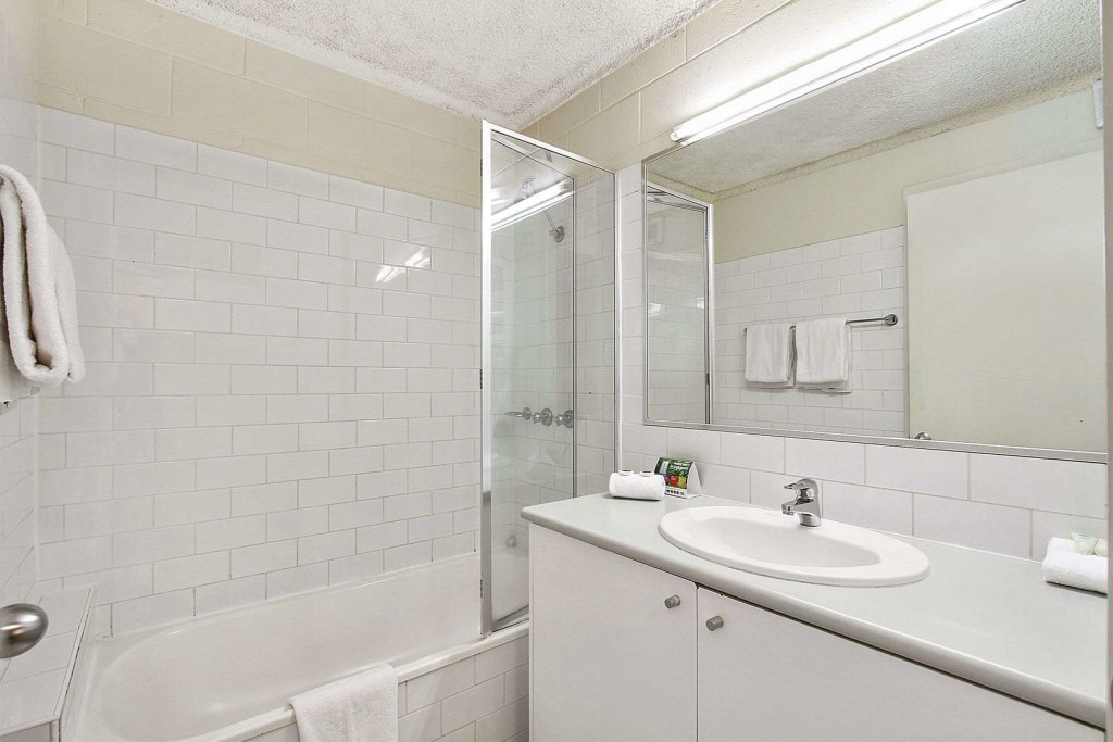 Фото Knox International Hotel & Apartments