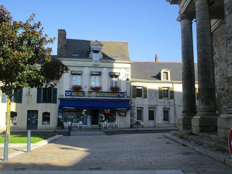 Гостиница Hôtel Aux Amis Réunis