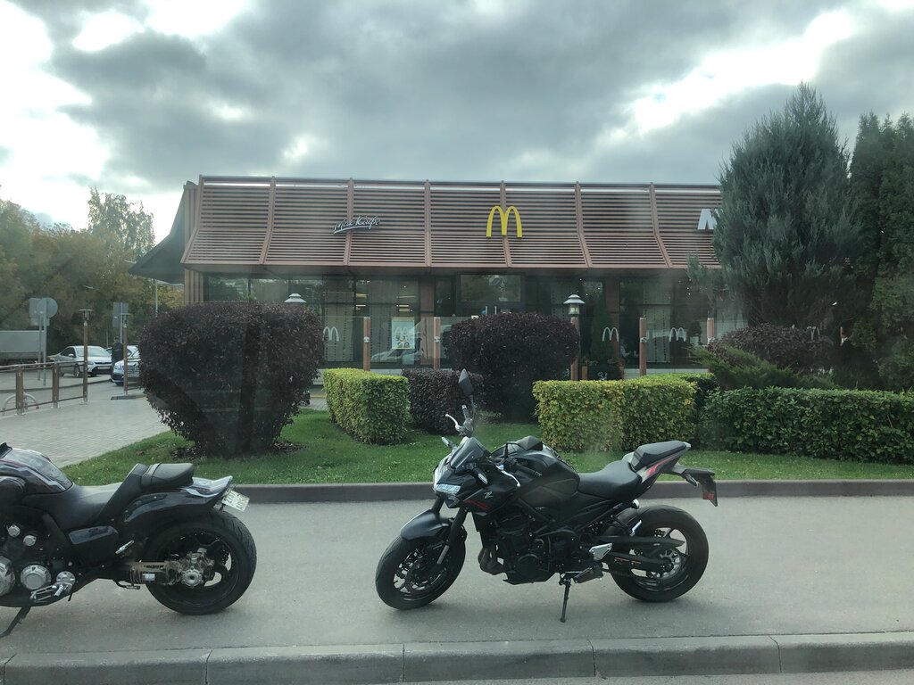 Fast food McDrive, Moscow, photo