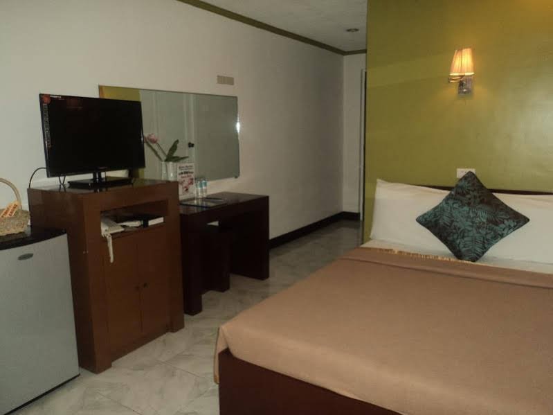 Фото Oyster Plaza Hotel