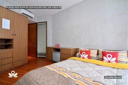 Hotel Zen Rooms Permata Karawaci, Earth, photo