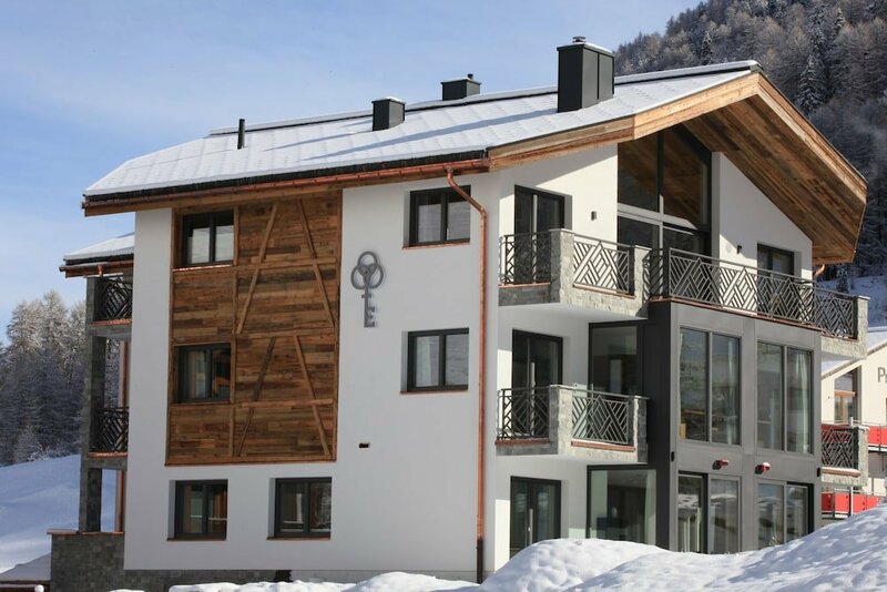 Гостиница Engadin Lodge в Замнауне