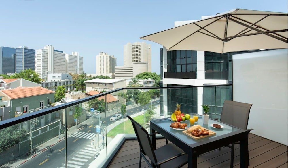 Фото Deluxe Loft 2br White City by HolyGuest