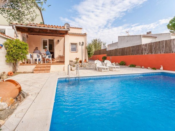 Жильё посуточно Peaceful Holiday Home in Costa Brava With Private Pool