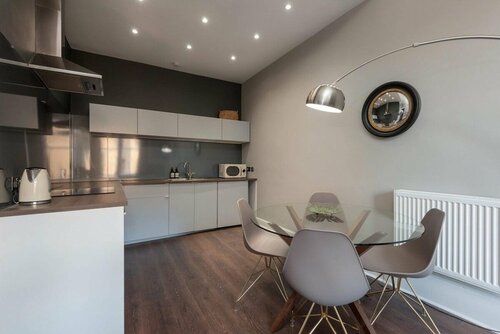 Жильё посуточно Contemporary Luxury Apartment in the Heart of Edinburgh в Эдинбурге