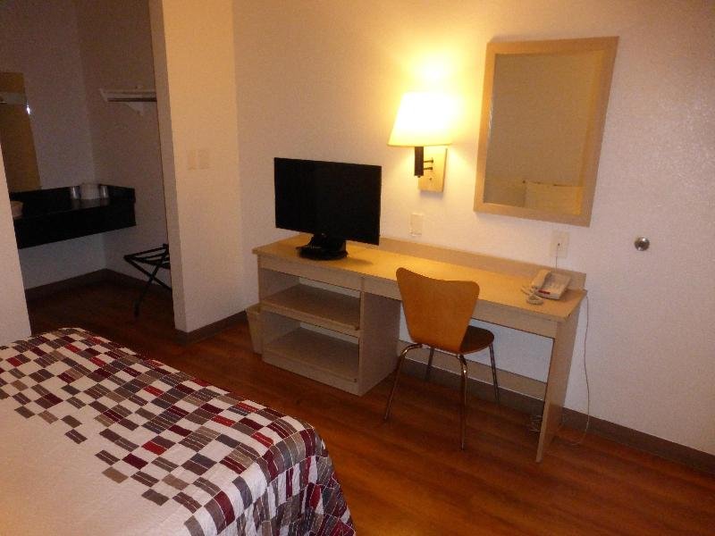 Фото Red Roof Inn & Suites Vallejo