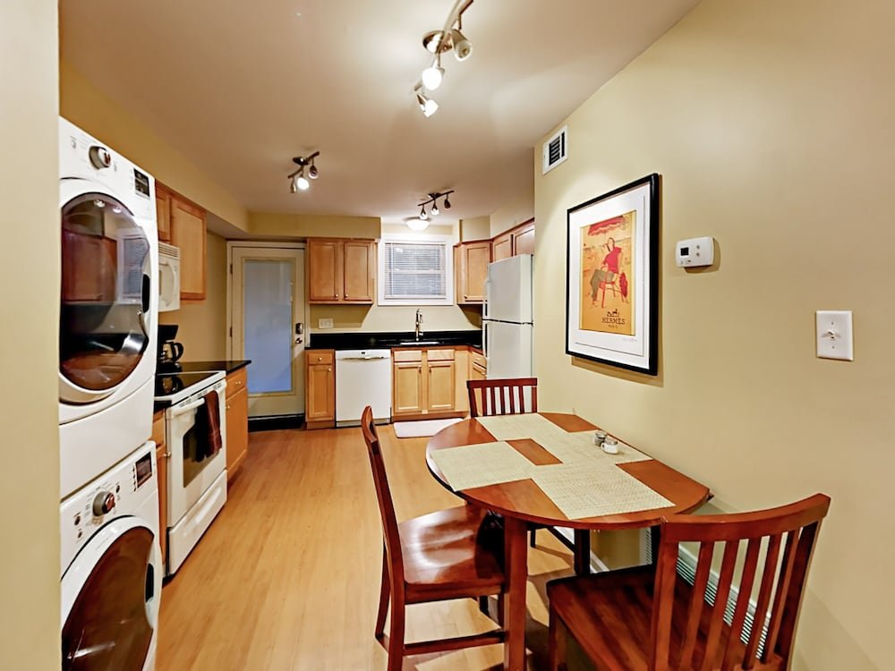 Фото New Listing! 2 Amazing Units, Walk To Forsyth Park 4 Bedroom Duplex