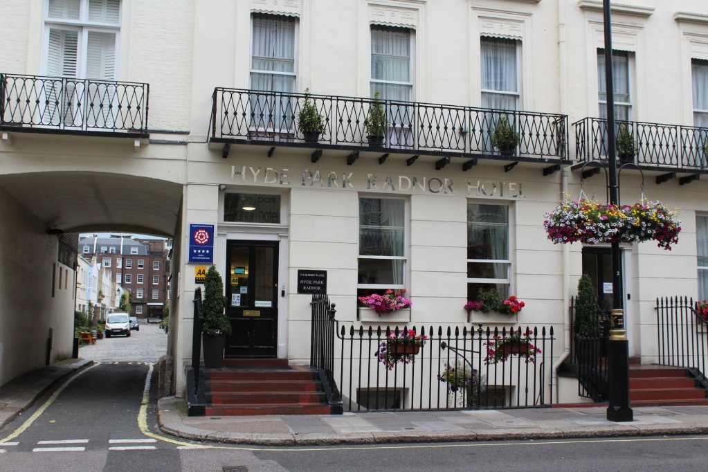 Фото Hyde Park Radnor Hotel