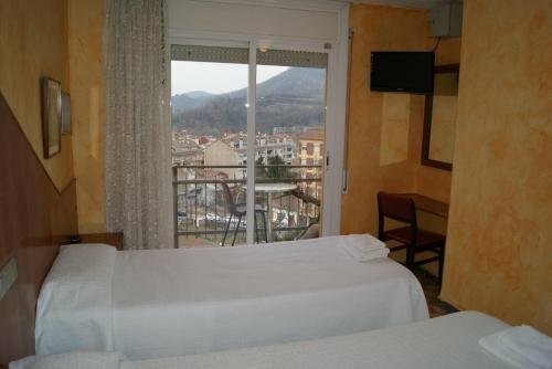 Hotel Hostal Sant Bernat, Catalonia, photo