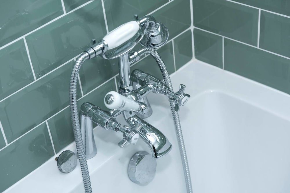 Фото Beautiful 4bd Home in Heart of Fallowfield!