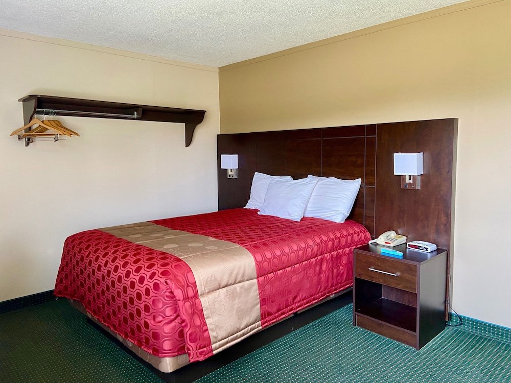 Фото Colonial House Motor Inn