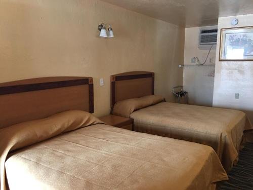 Фото Sky Ranch Inn