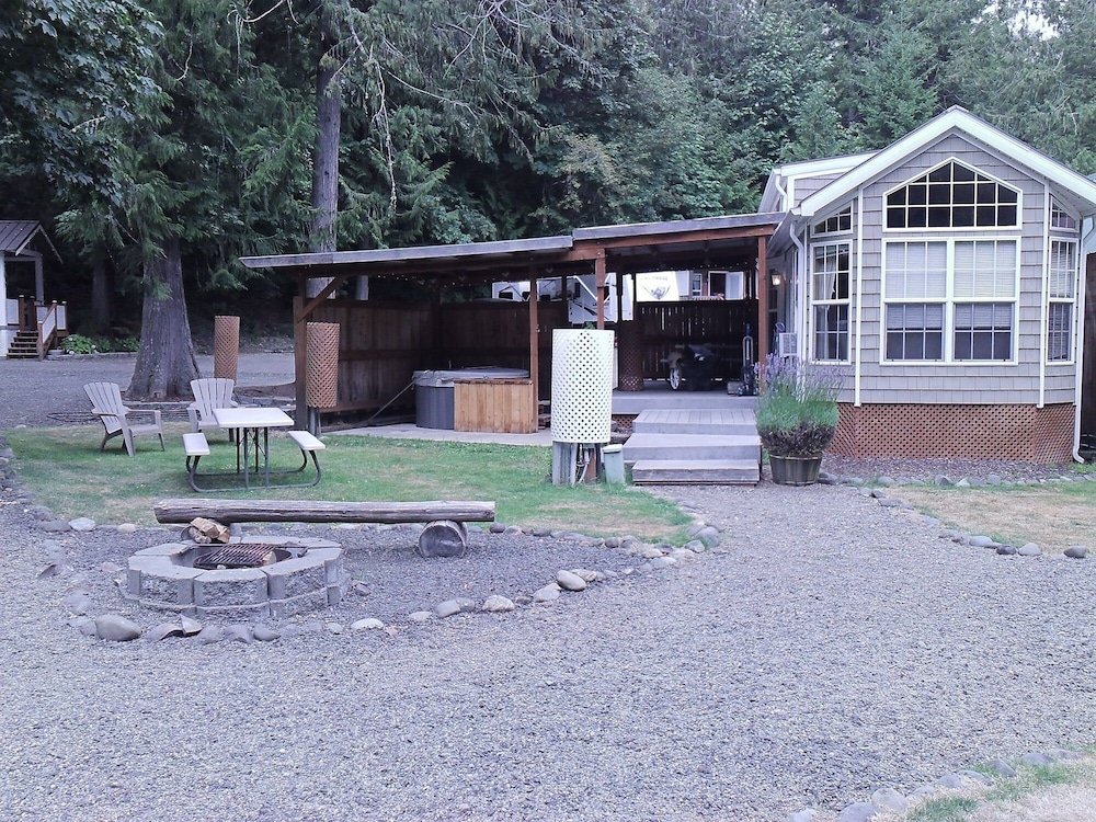 Фото Robin Hood Village Resort