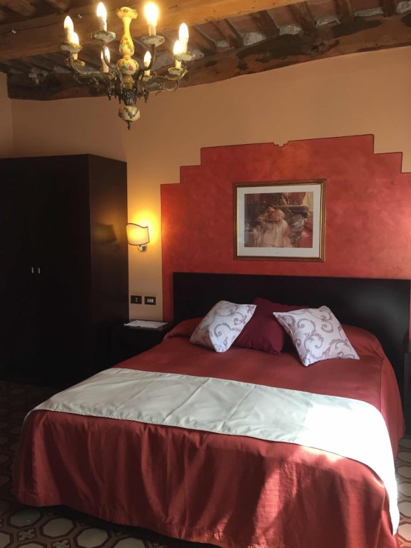 Фото Antica Residenza Santa Chiara