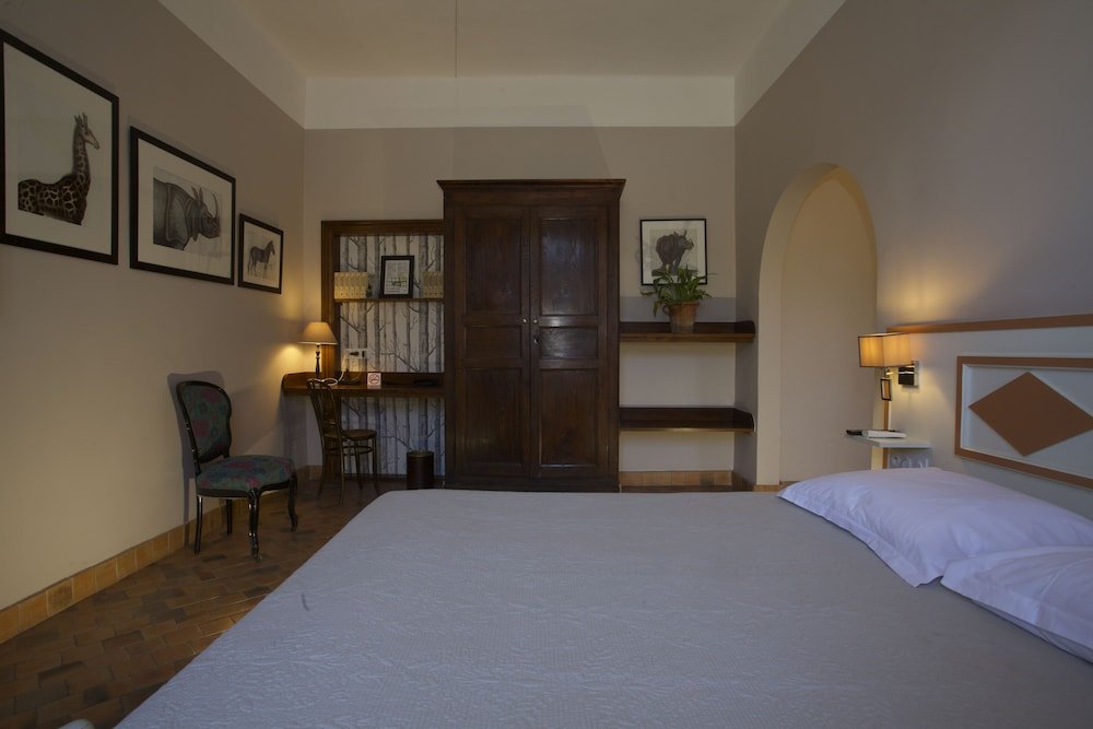 Фото Hotel Central Bastia