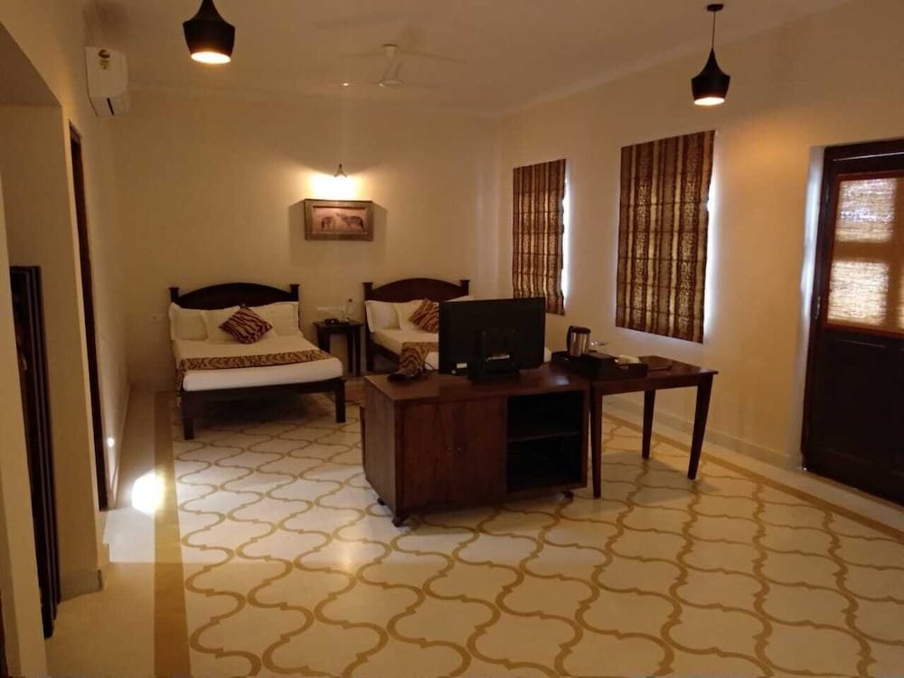 Фото Hotel Dev Vilas