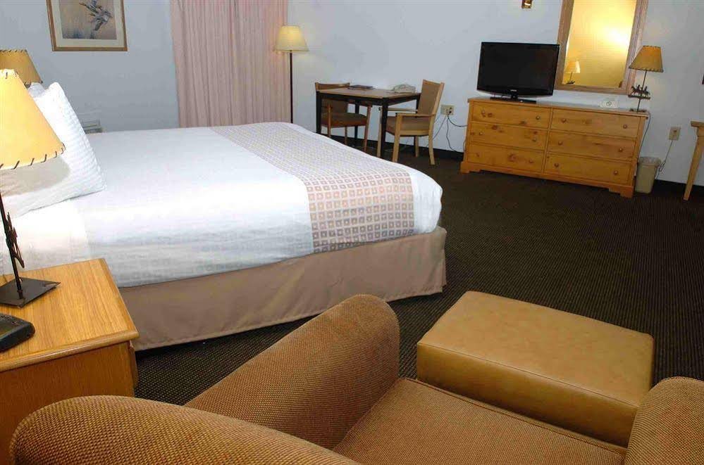 Фото Yellowstone Pioneer Lodge