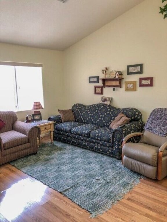 Фото Mike Stubbs Home 3 Bedrooms 2 Bathrooms Home