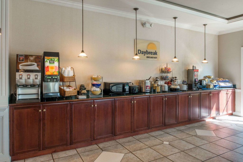 Фото Days Inn by Wyndham Paducah