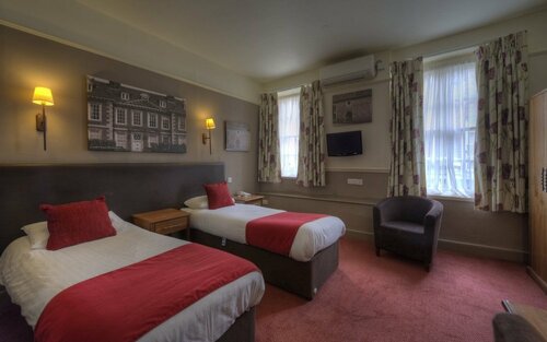 Гостиница The White Hart Hotel by Greene King Inns