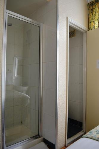 Фото Falcon Hotel