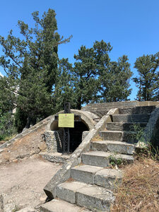Crypt-burial vault of princes Borozdins and Gagarins of the 19th century. (Autonomous Republic of Crimea, Pamyatnik prirody regionalnogo znacheniya Mys Plaka), atracción