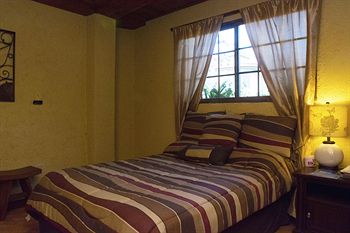 Фото B & B Comfy Inn