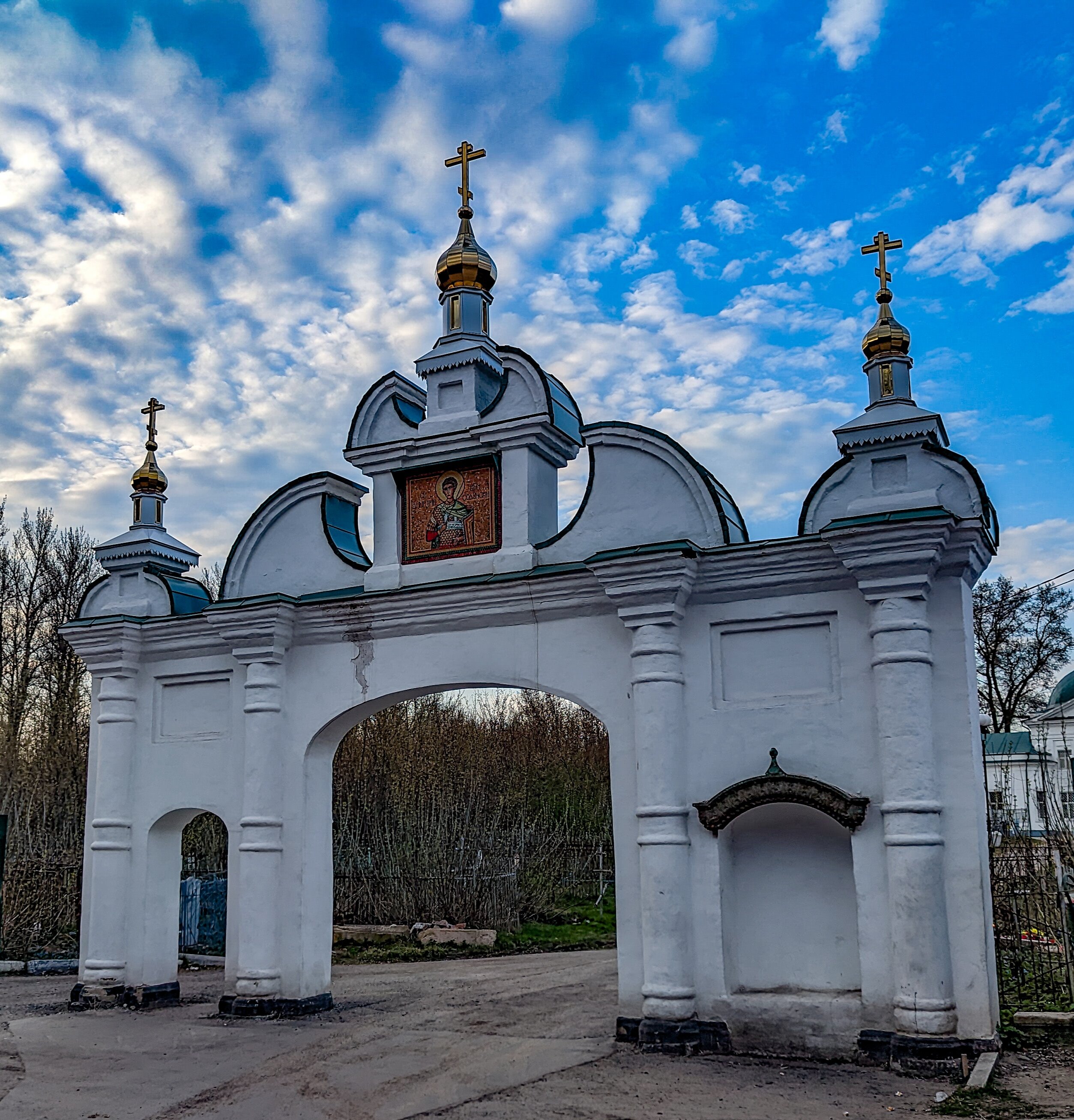 Церковь димитрия солунского кладбищенский пер 1а фото