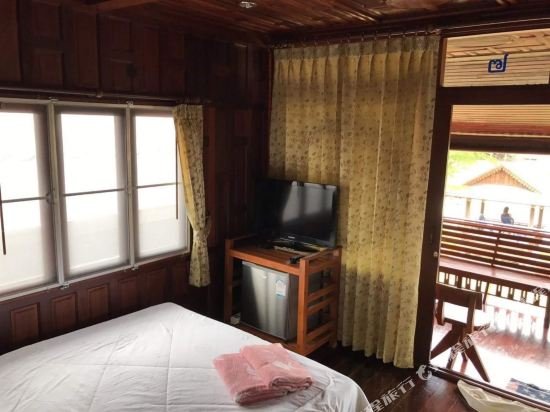 Фото Ruenthai Rimnam Resort Suratthani