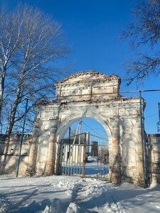 Ворота Николо-Тихвинского монастыря (Belgorod Region, Volokonovskiy rayon, rabochiy posyolok Pyatnitskoye, ulitsa Lermontova), atracción
