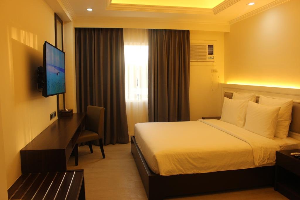 Фото Sotogrande Iloilo Hotel